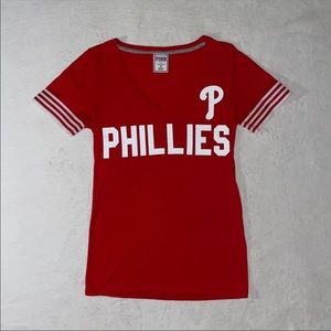 Vs pink Phillies shirt